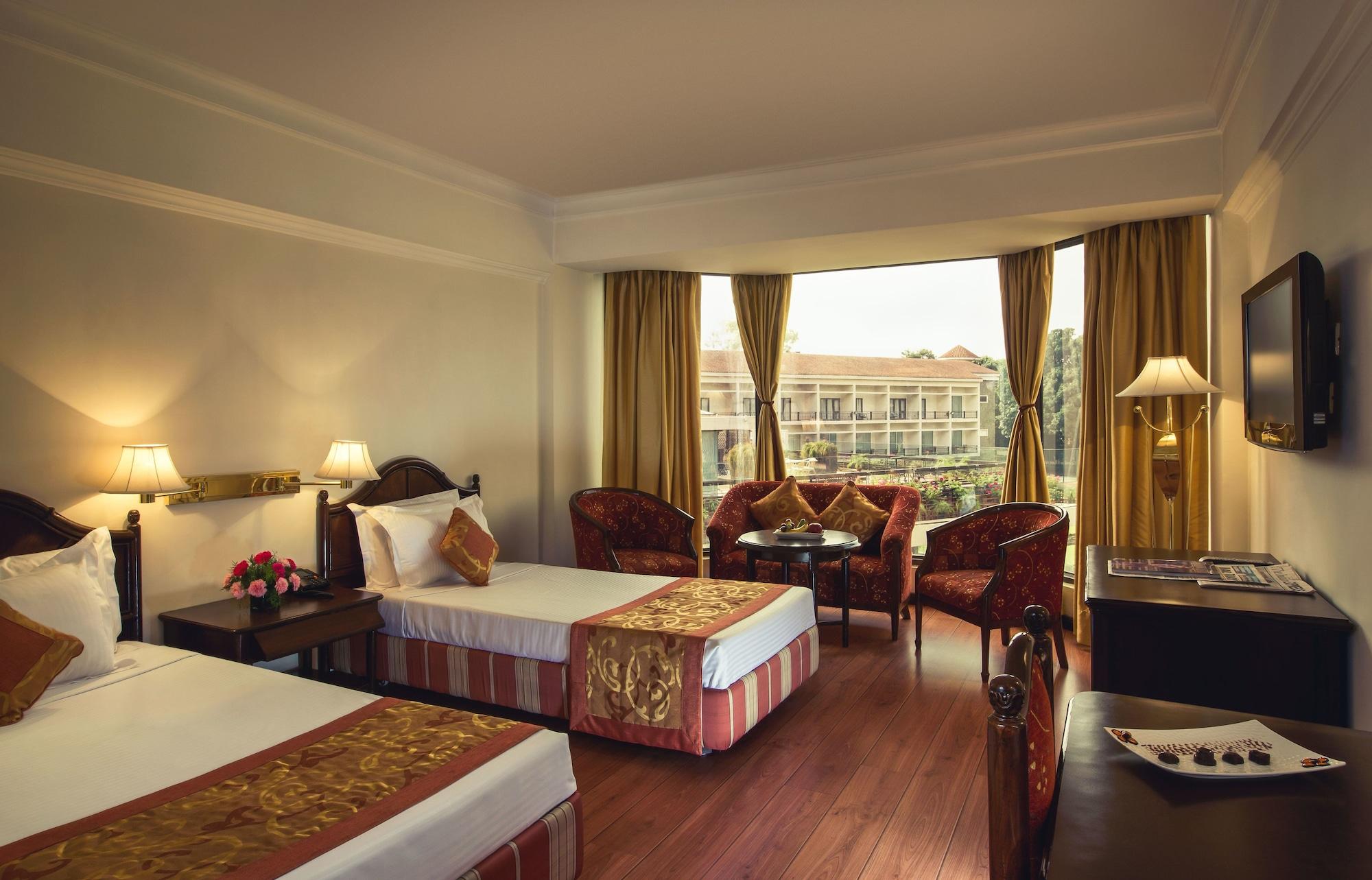 Hotel Mountview Chandigarh Ngoại thất bức ảnh