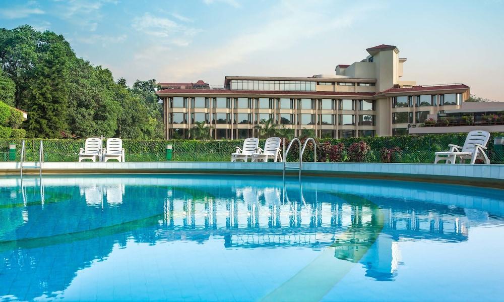 Hotel Mountview Chandigarh Ngoại thất bức ảnh