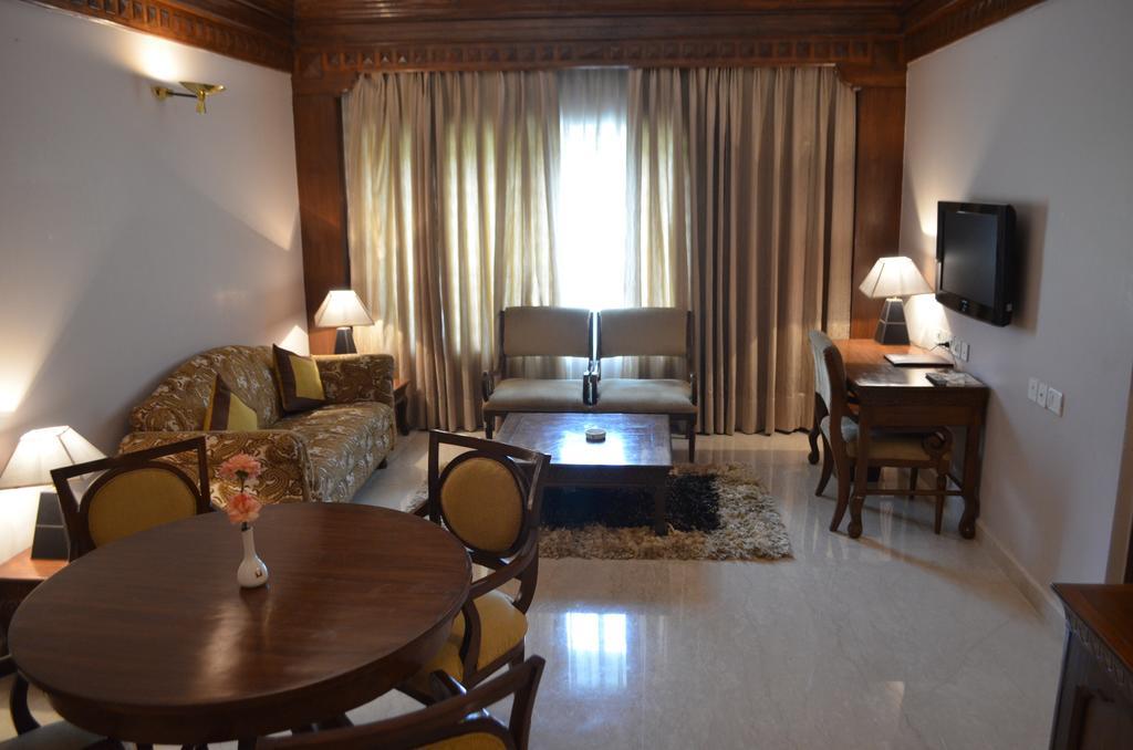 Hotel Mountview Chandigarh Ngoại thất bức ảnh