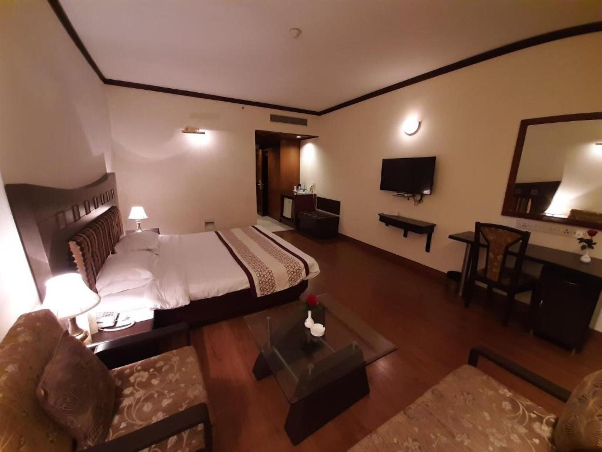 Hotel Mountview Chandigarh Ngoại thất bức ảnh