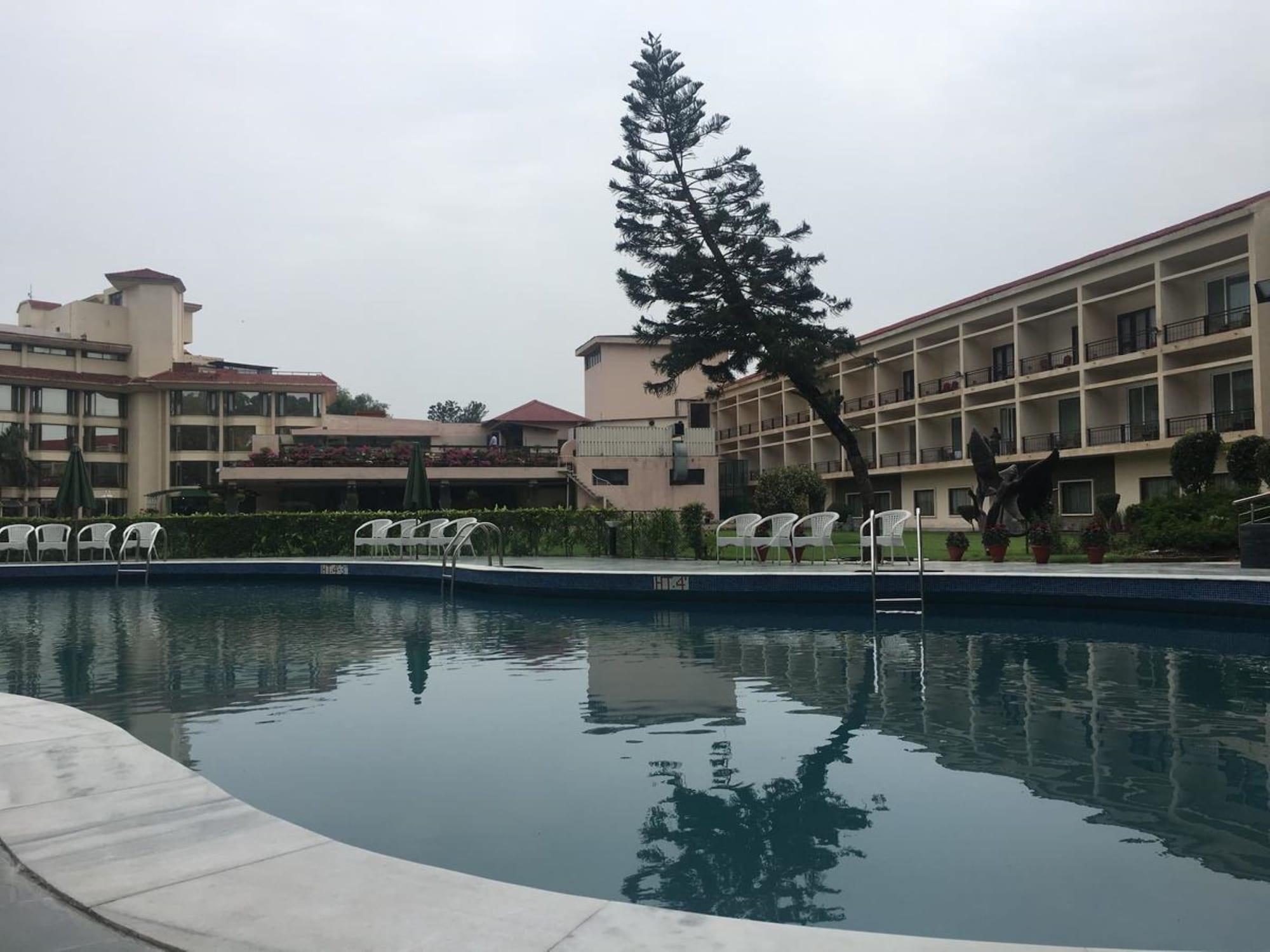 Hotel Mountview Chandigarh Ngoại thất bức ảnh