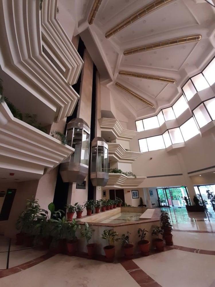 Hotel Mountview Chandigarh Ngoại thất bức ảnh