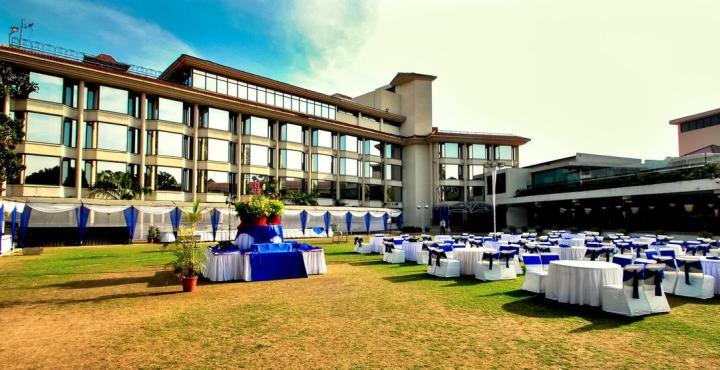 Hotel Mountview Chandigarh Ngoại thất bức ảnh