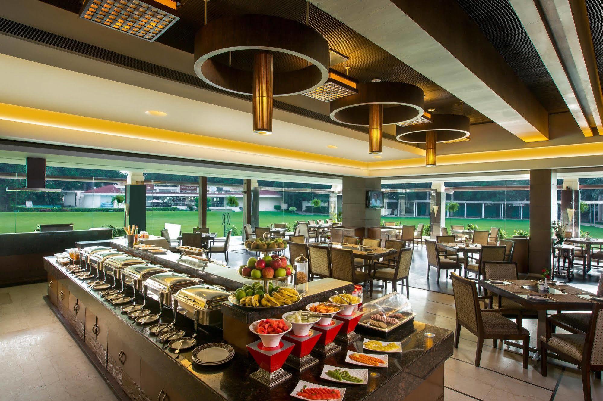 Hotel Mountview Chandigarh Ngoại thất bức ảnh