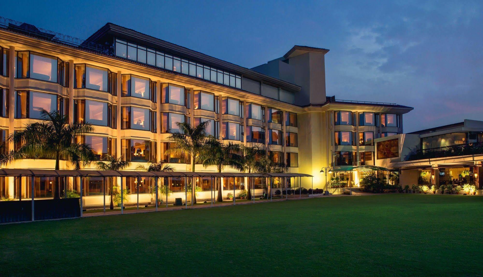 Hotel Mountview Chandigarh Ngoại thất bức ảnh