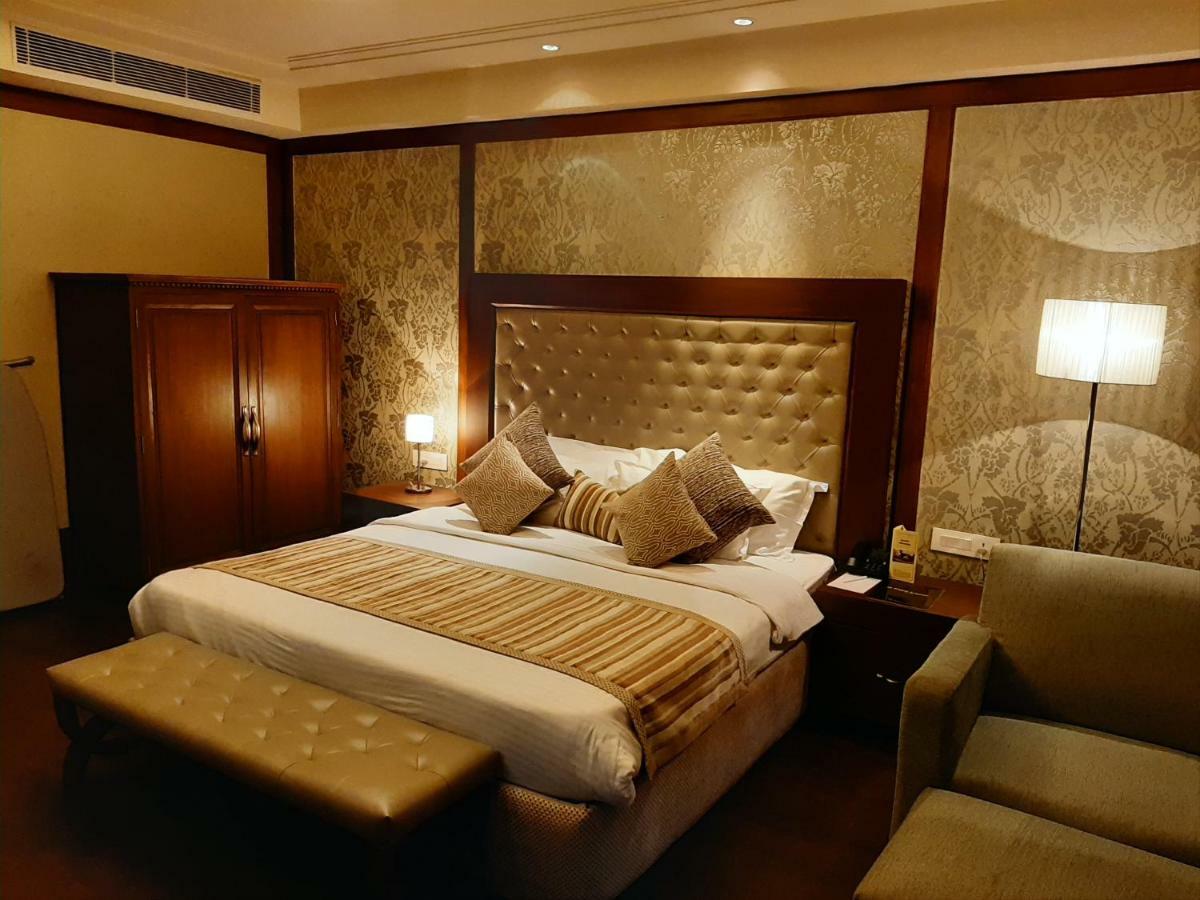 Hotel Mountview Chandigarh Ngoại thất bức ảnh