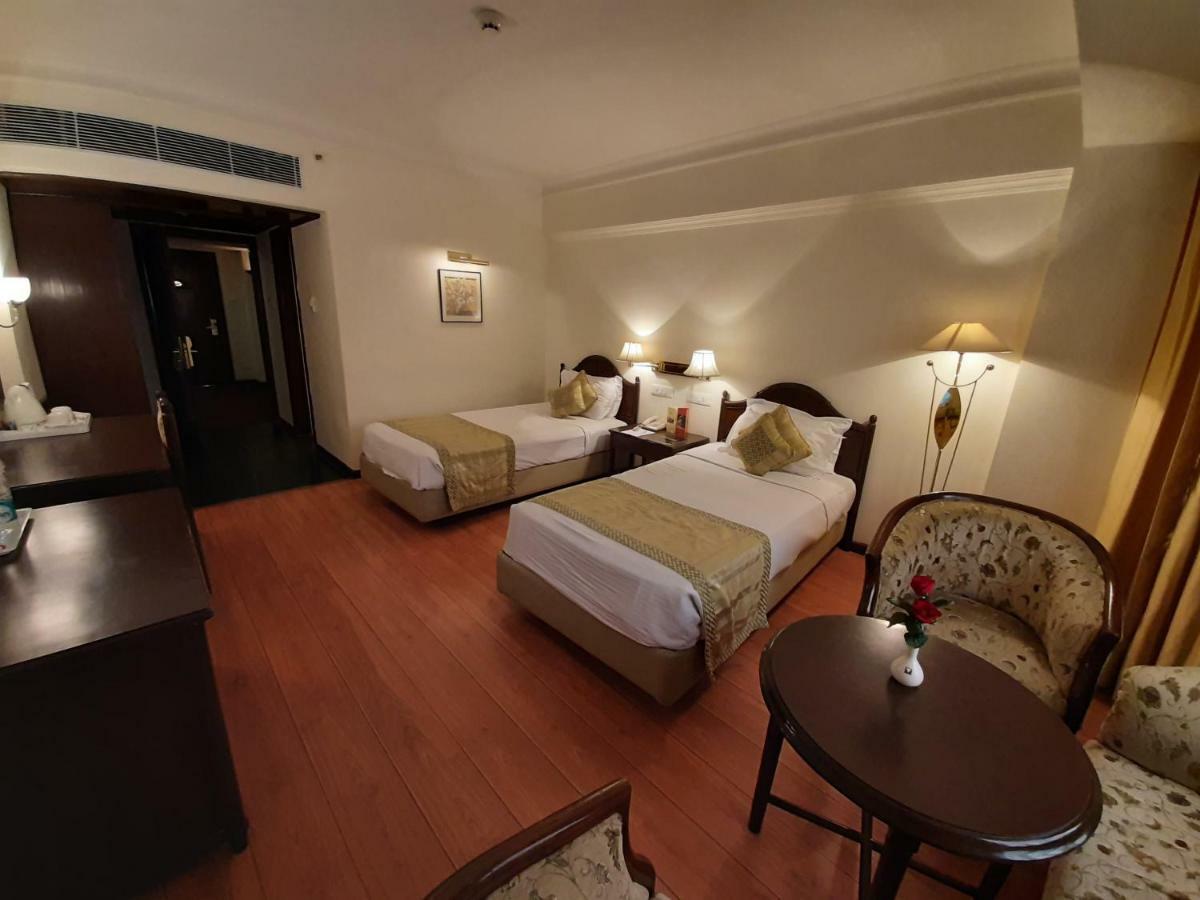 Hotel Mountview Chandigarh Ngoại thất bức ảnh