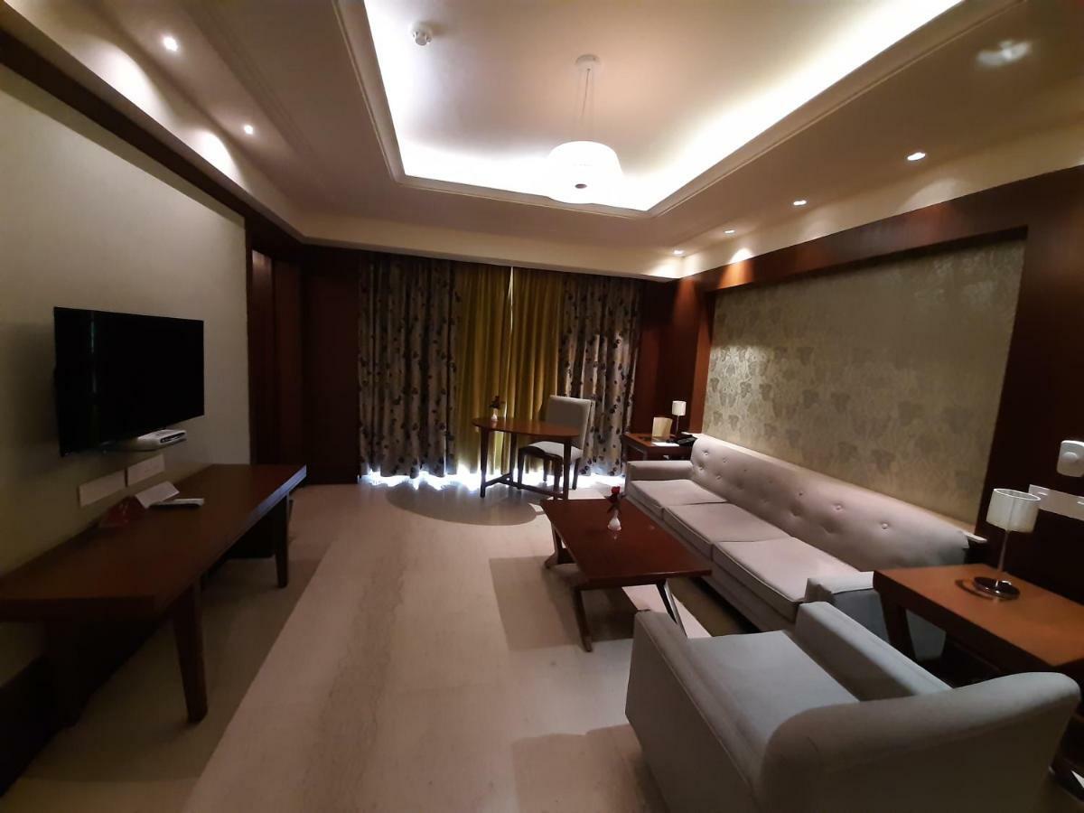 Hotel Mountview Chandigarh Ngoại thất bức ảnh
