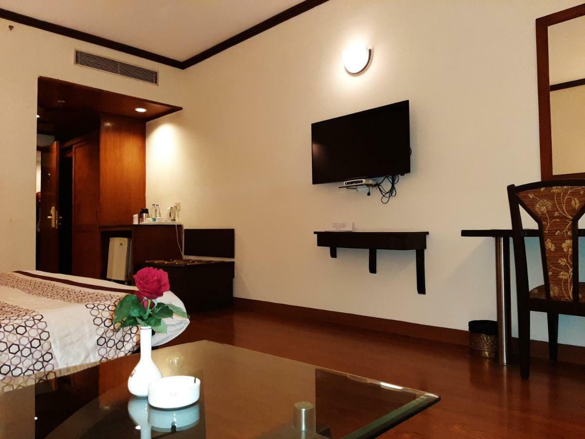 Hotel Mountview Chandigarh Ngoại thất bức ảnh