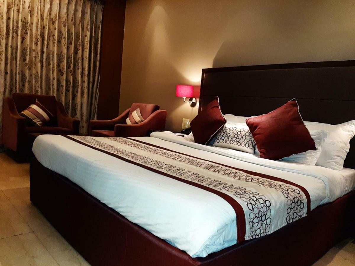 Hotel Mountview Chandigarh Ngoại thất bức ảnh