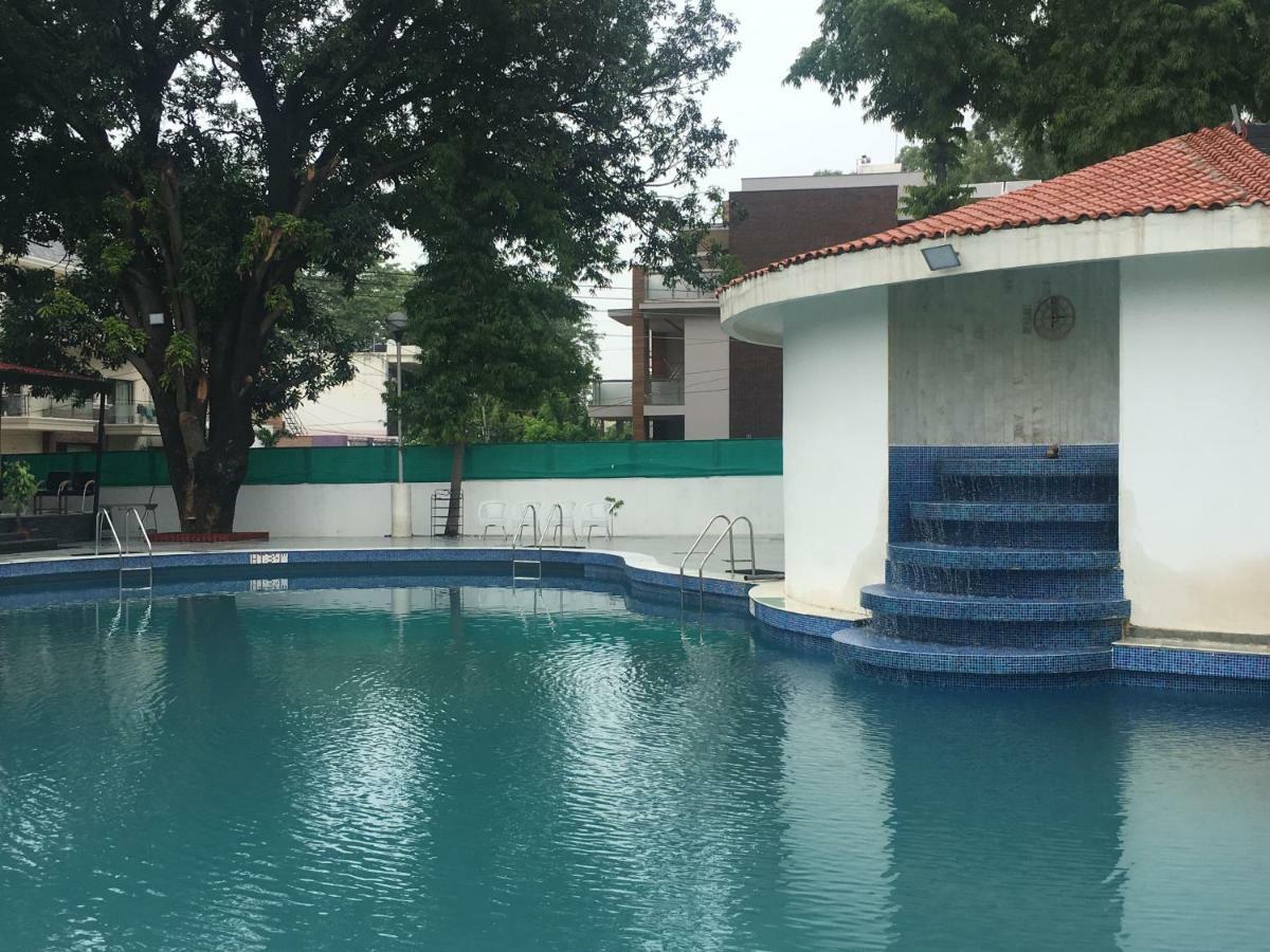 Hotel Mountview Chandigarh Ngoại thất bức ảnh