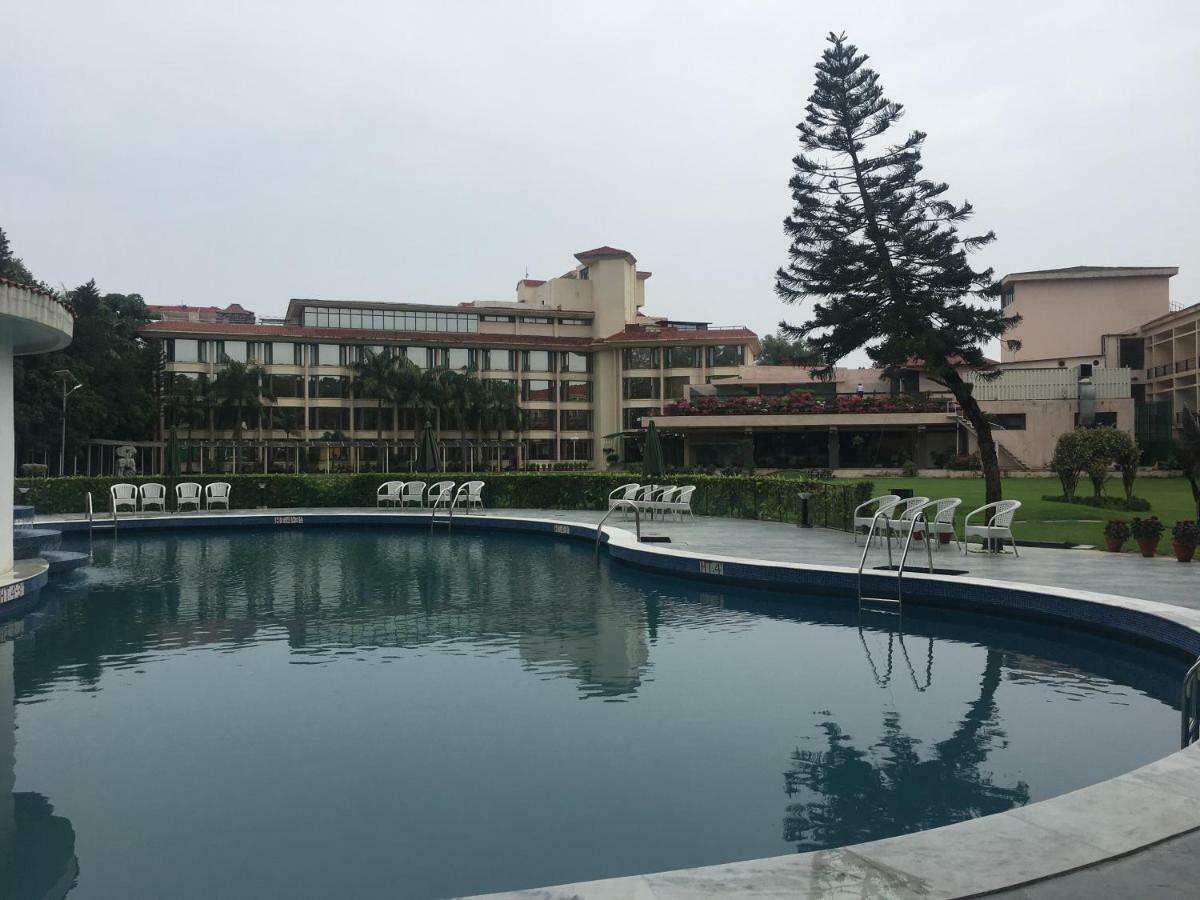 Hotel Mountview Chandigarh Ngoại thất bức ảnh