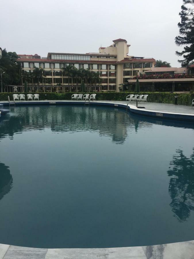 Hotel Mountview Chandigarh Ngoại thất bức ảnh