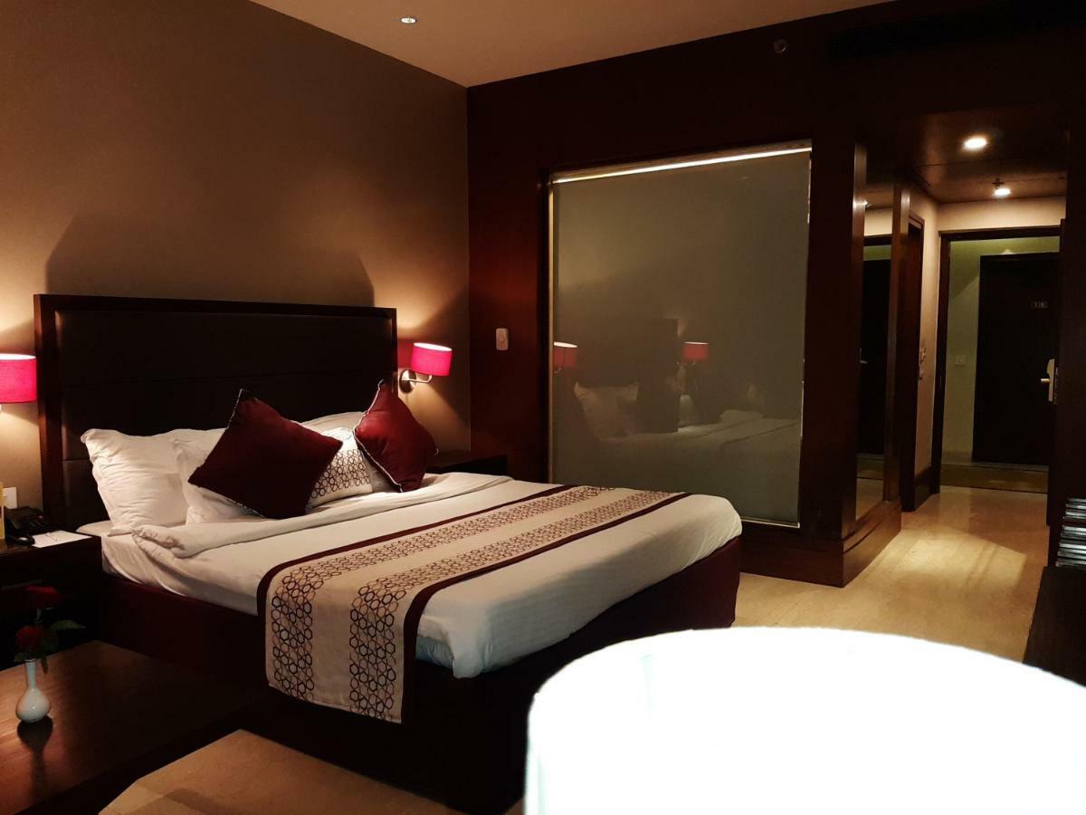 Hotel Mountview Chandigarh Ngoại thất bức ảnh